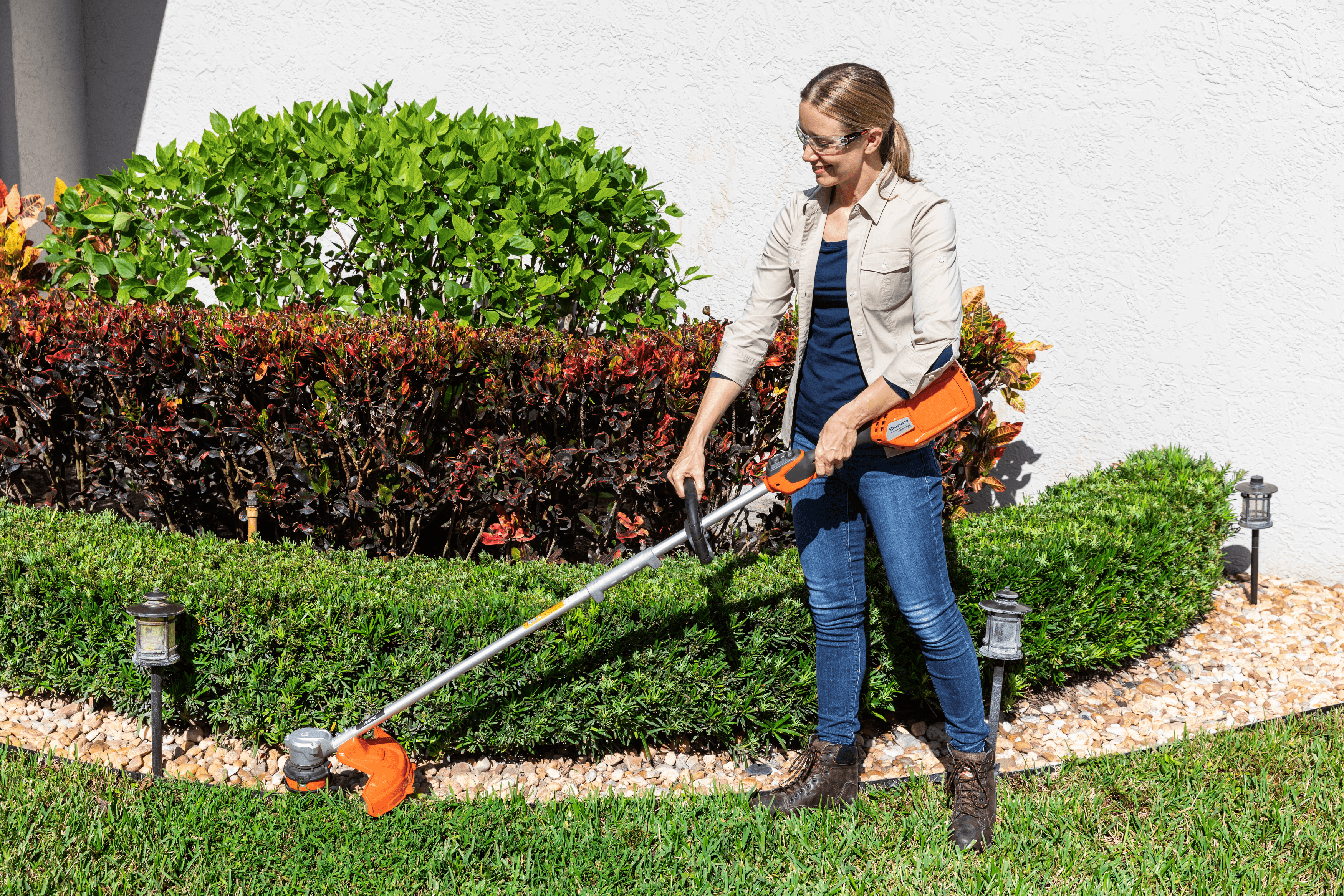 Weed Eater® 320iL without battery and charger image 6